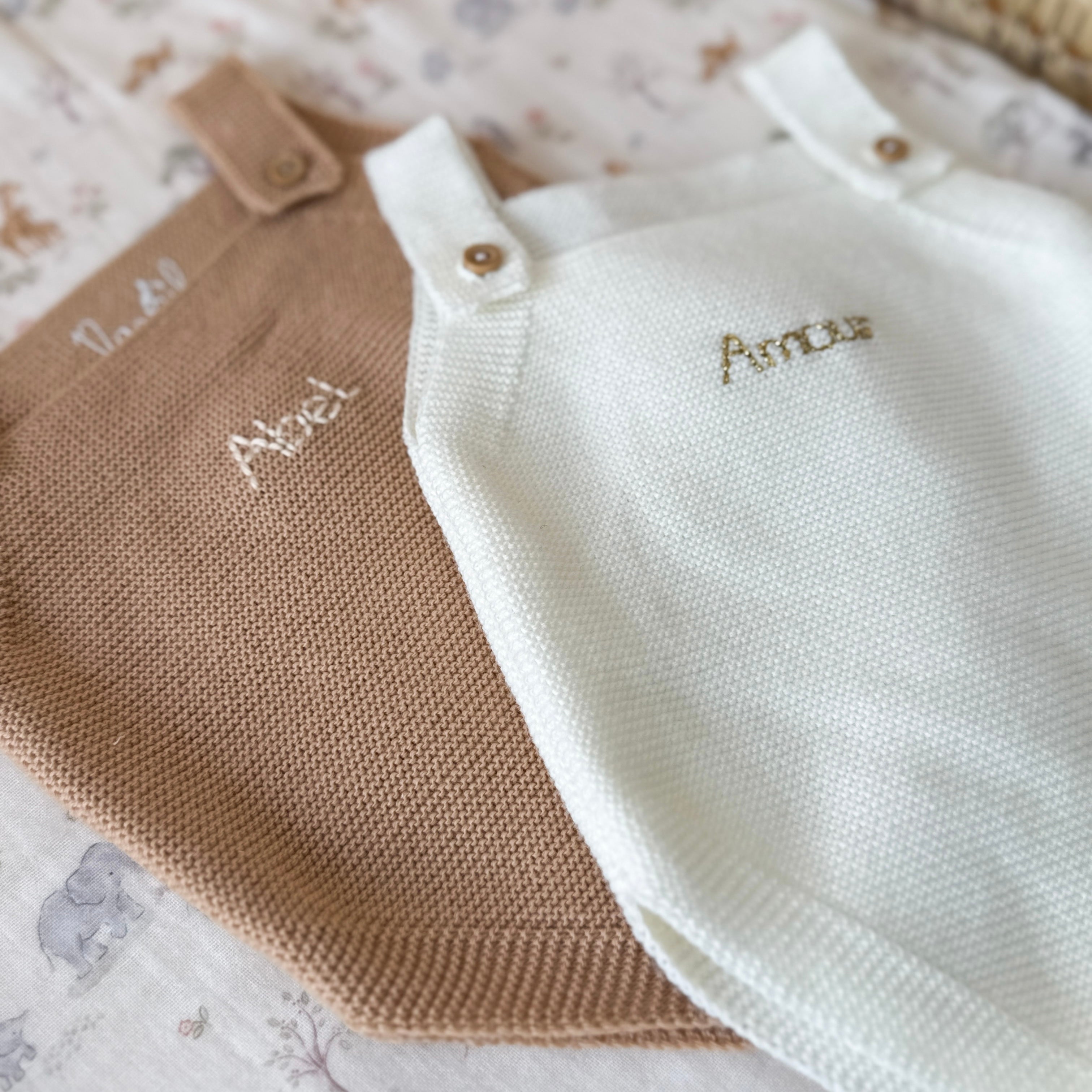 Barboteuse bébé en maille personnalisée Écrue