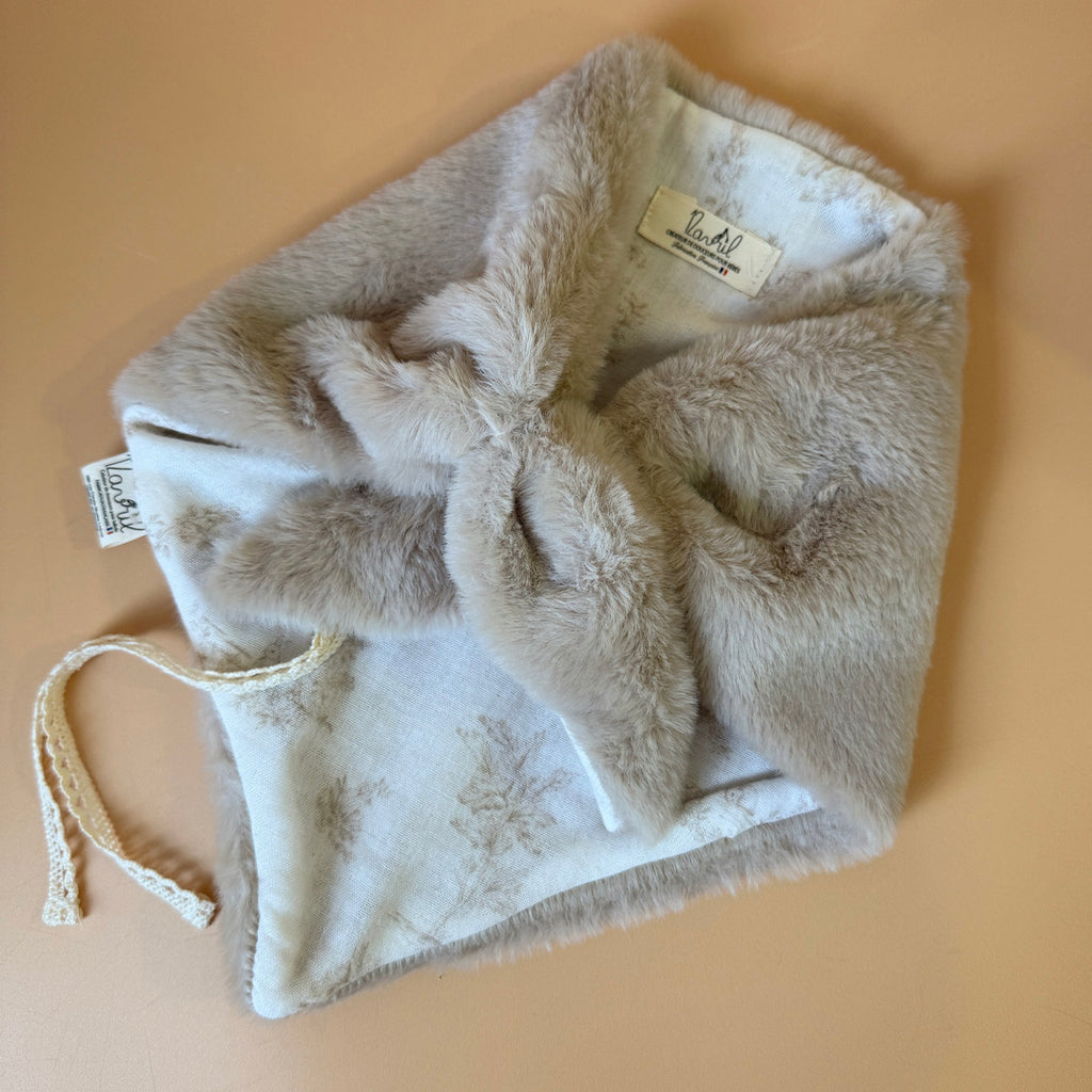 Doudou Lange Fourrure grège - Motif Toile de Jouy Biche