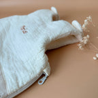 Gigoteuse hiver avec prénom personnalisé - Fourrure douce et gaze de coton plumetis, dentelle broderie anglaise