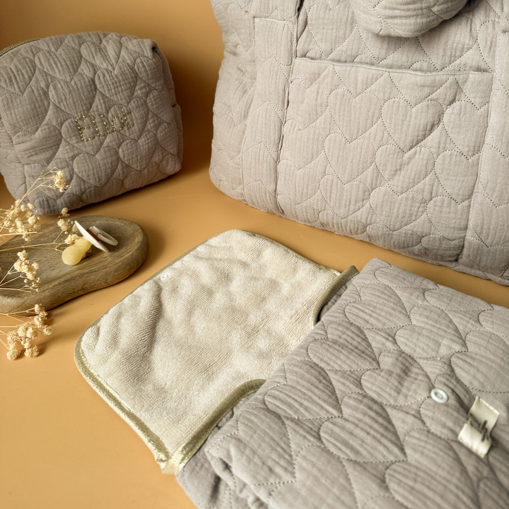 Matelas à langer nomade - Motif Matelassé coeurs Grège