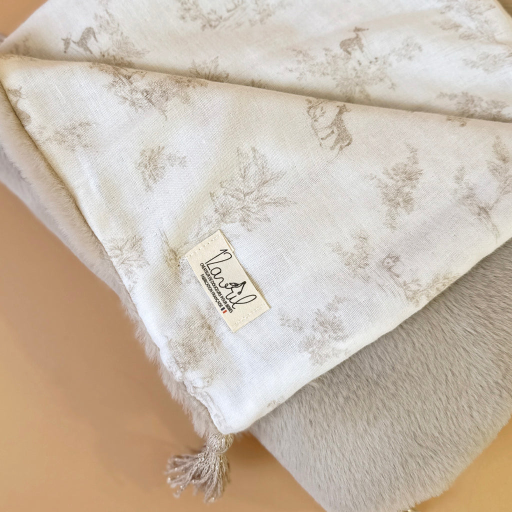 Couverture Chaude - Toile de Jouy Biche - Fourrure extra douce grège