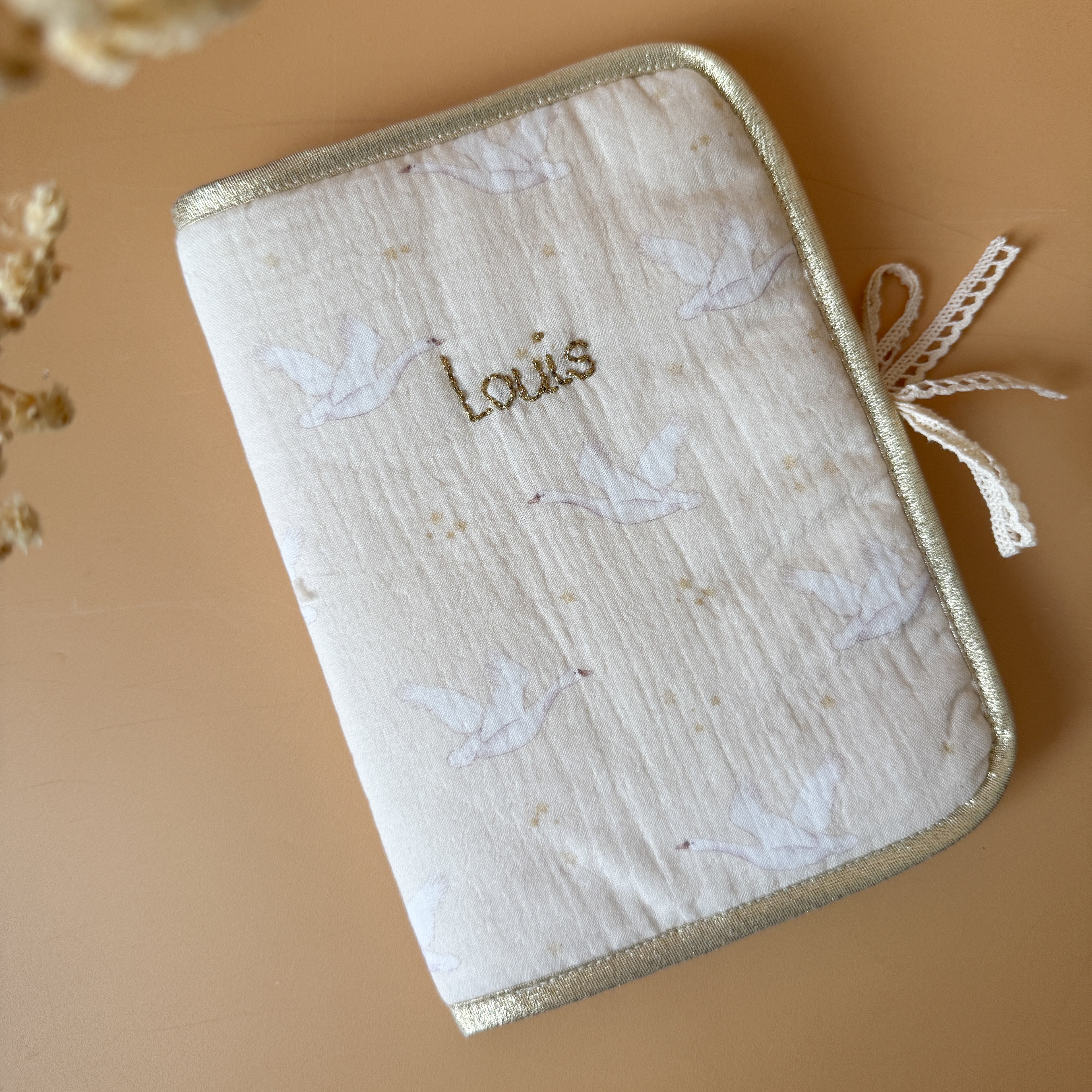 Protège carnet de santé personnalisé - Motif Oies Blanches