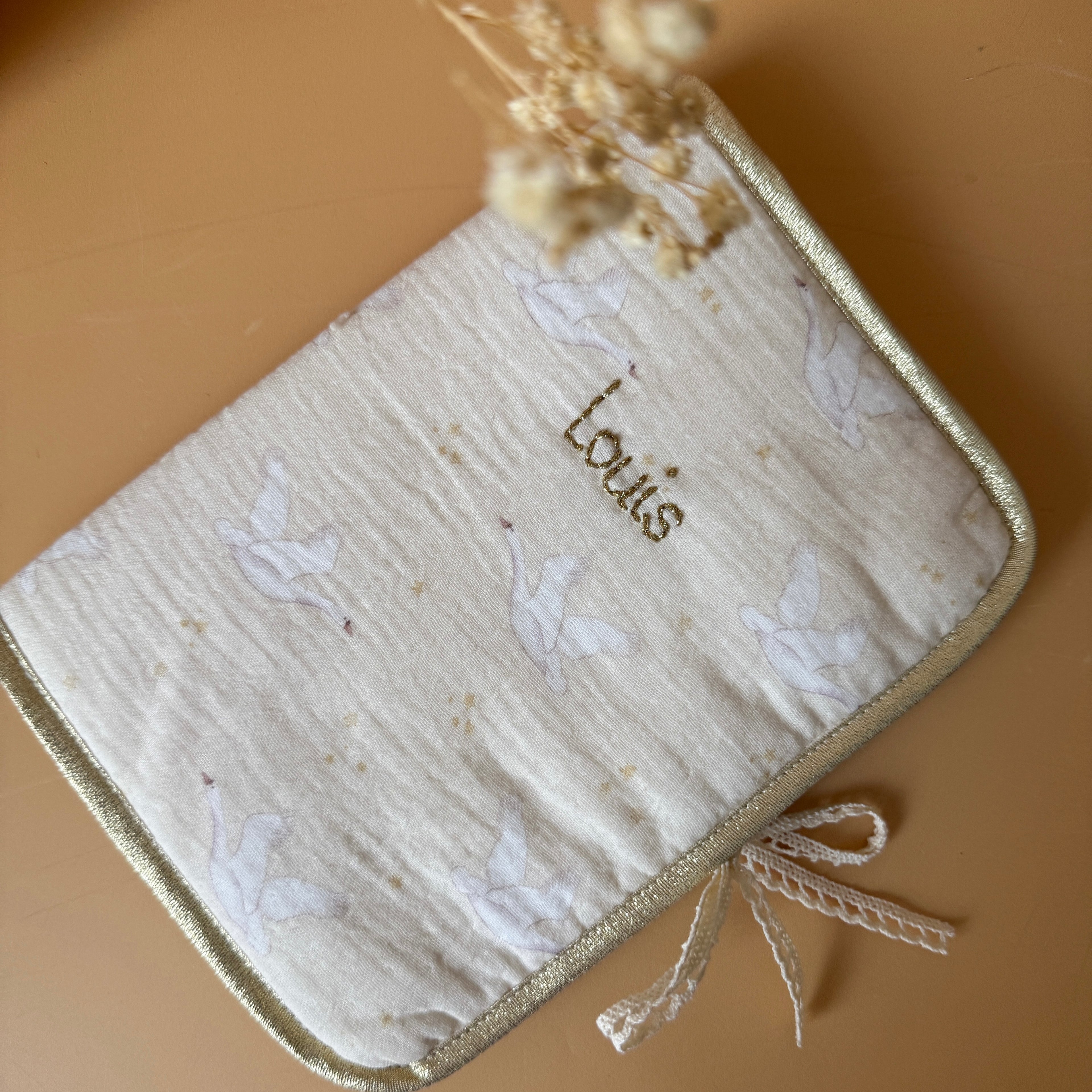Protège carnet de santé personnalisé - Motif Oies Blanches