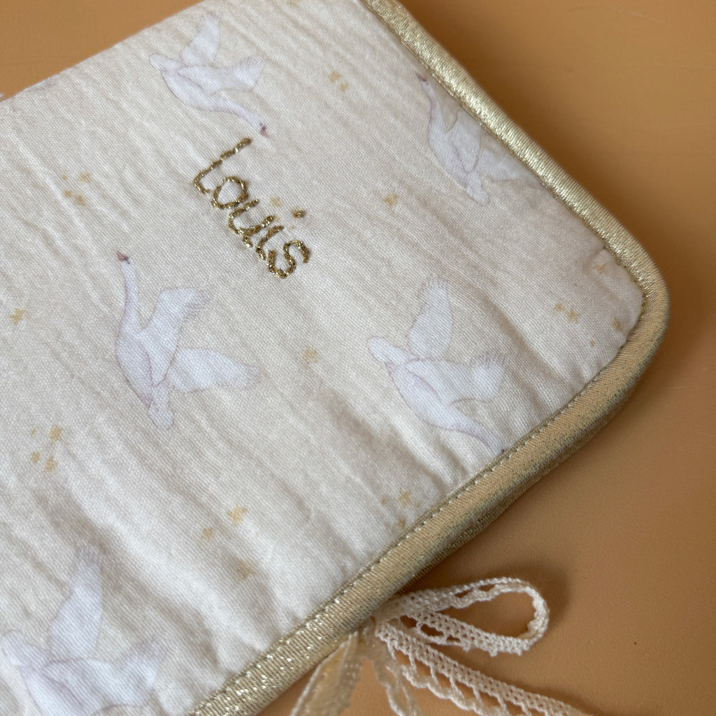 Protège carnet de santé personnalisé - Motif Oies Blanches
