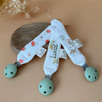 Attache tétine personnalisée en gaze de coton - Motif fraise cerises