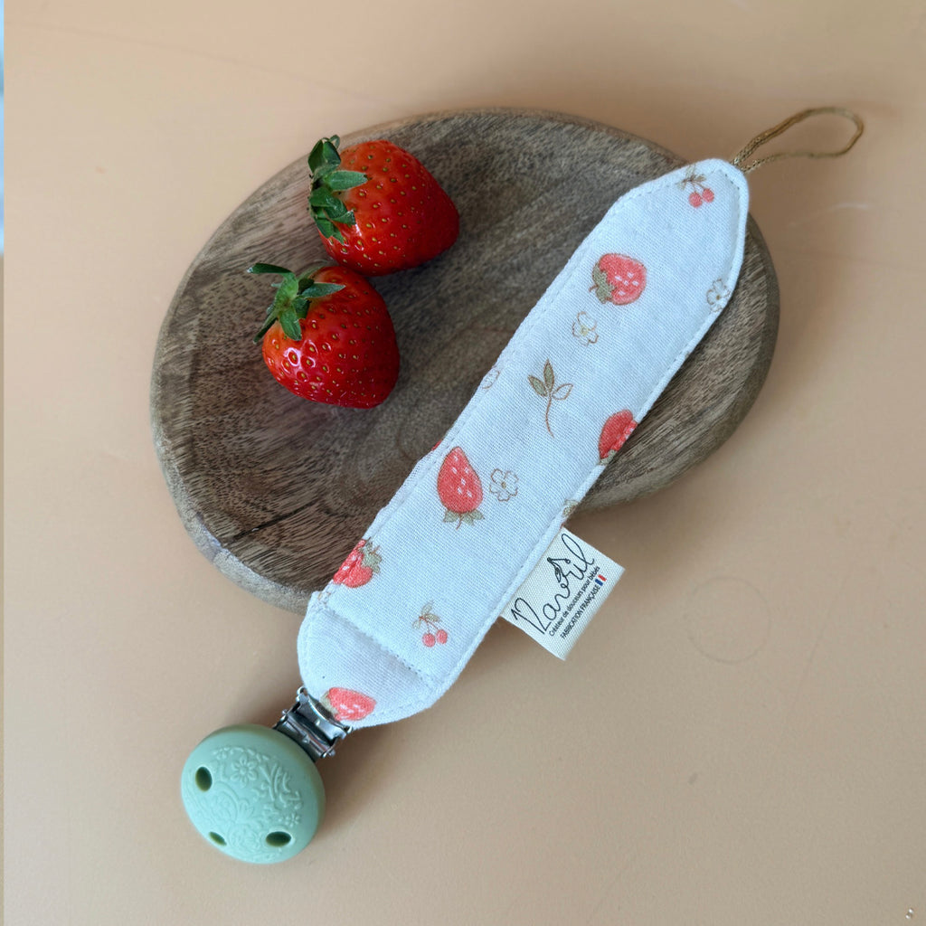 Attache tétine personnalisée en gaze de coton - Motif fraise cerises