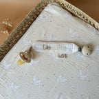 Attache tétine personnalisée en gaze de coton - Motif Oies Blanches