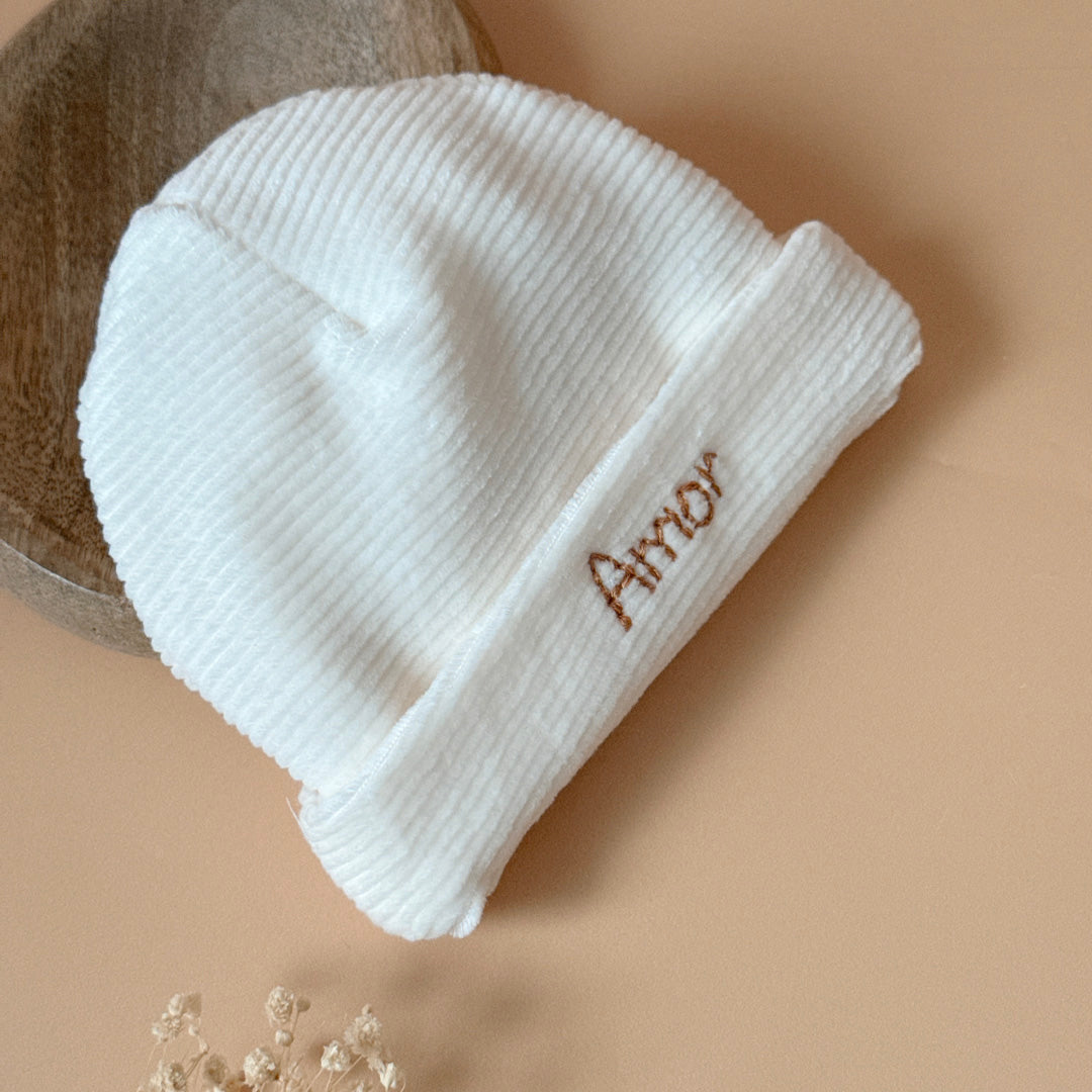 Bonnet de Naissance en Velours Côtelé Écru - Prénom brodé