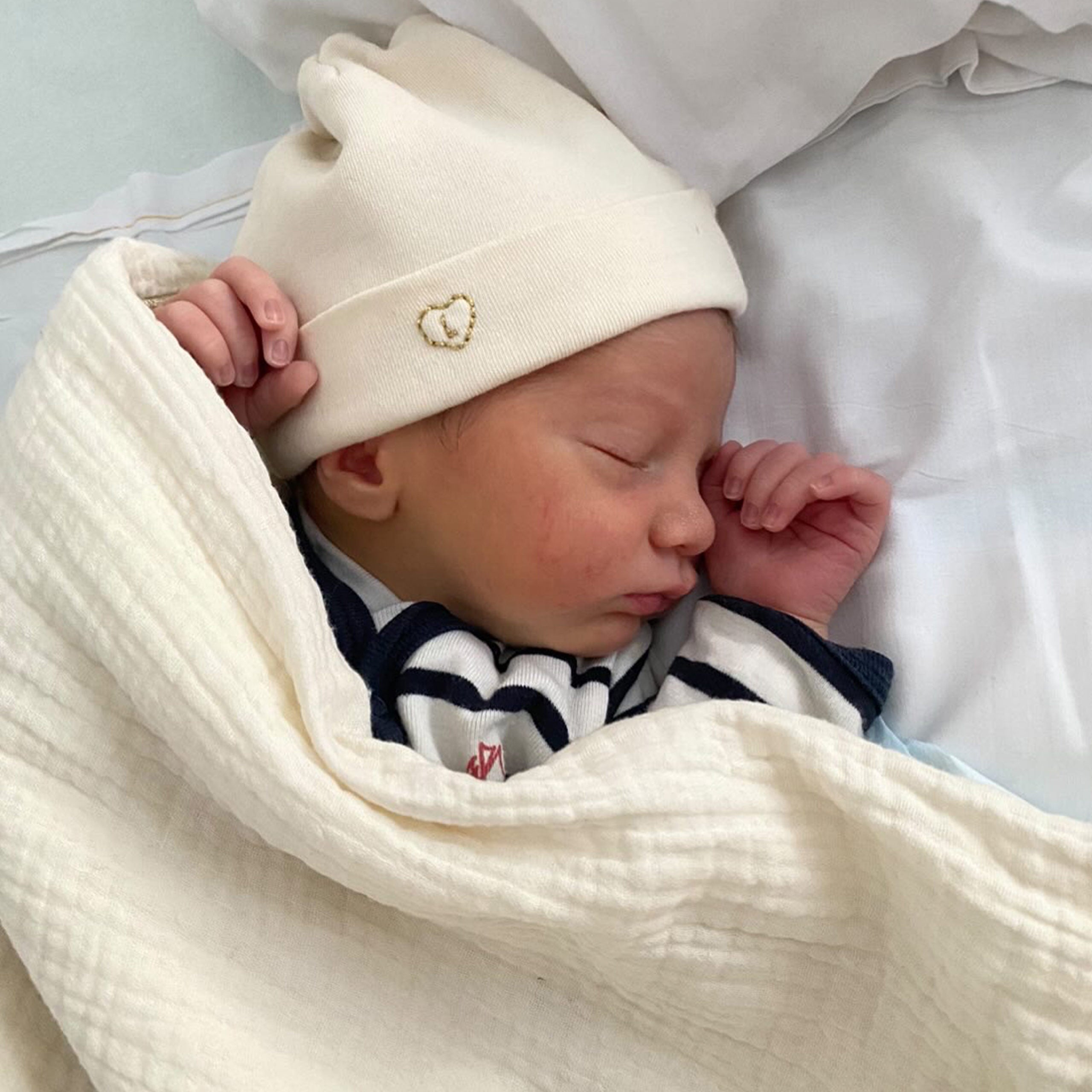 bonnet de naissance écru personnalisé en coton bio