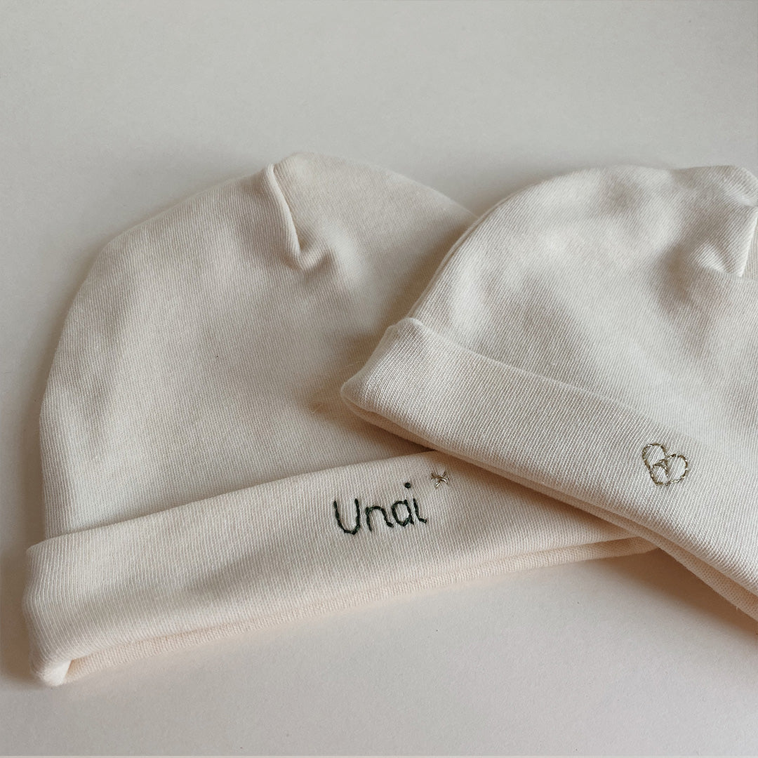 Bonnet de naissance en Coton Écru - Broderie ♡/ Initiale
