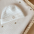 Bonnet de naissance matelassé écru - ♡ Initiale brodée