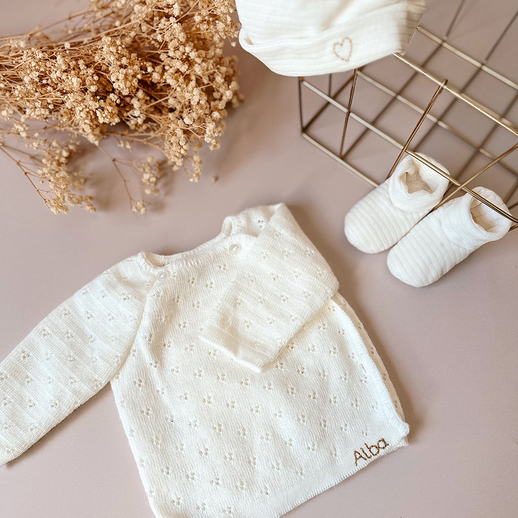 Brassière de naissance en maille ajourée écrue , personnalisable