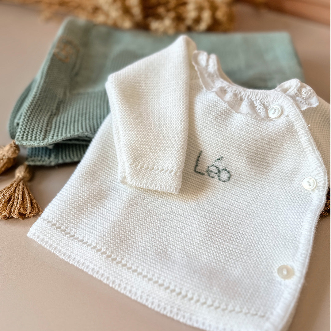 Brassière en maille tricot blanc avec petit col dentelle - Personnalisable avec une broderie faite à la main