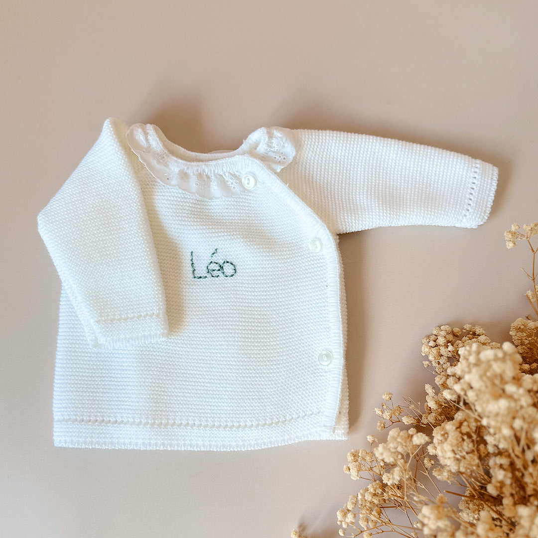 Brassière en maille tricot blanc avec petit col dentelle - Personnalisable avec une broderie faite à la main