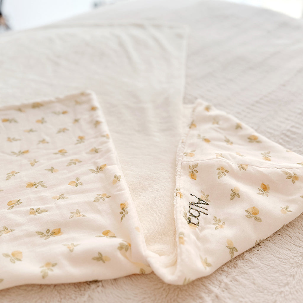 Ma Cape de bain XXL personnalisée en micro éponge de bambou - Motifs Citrons
