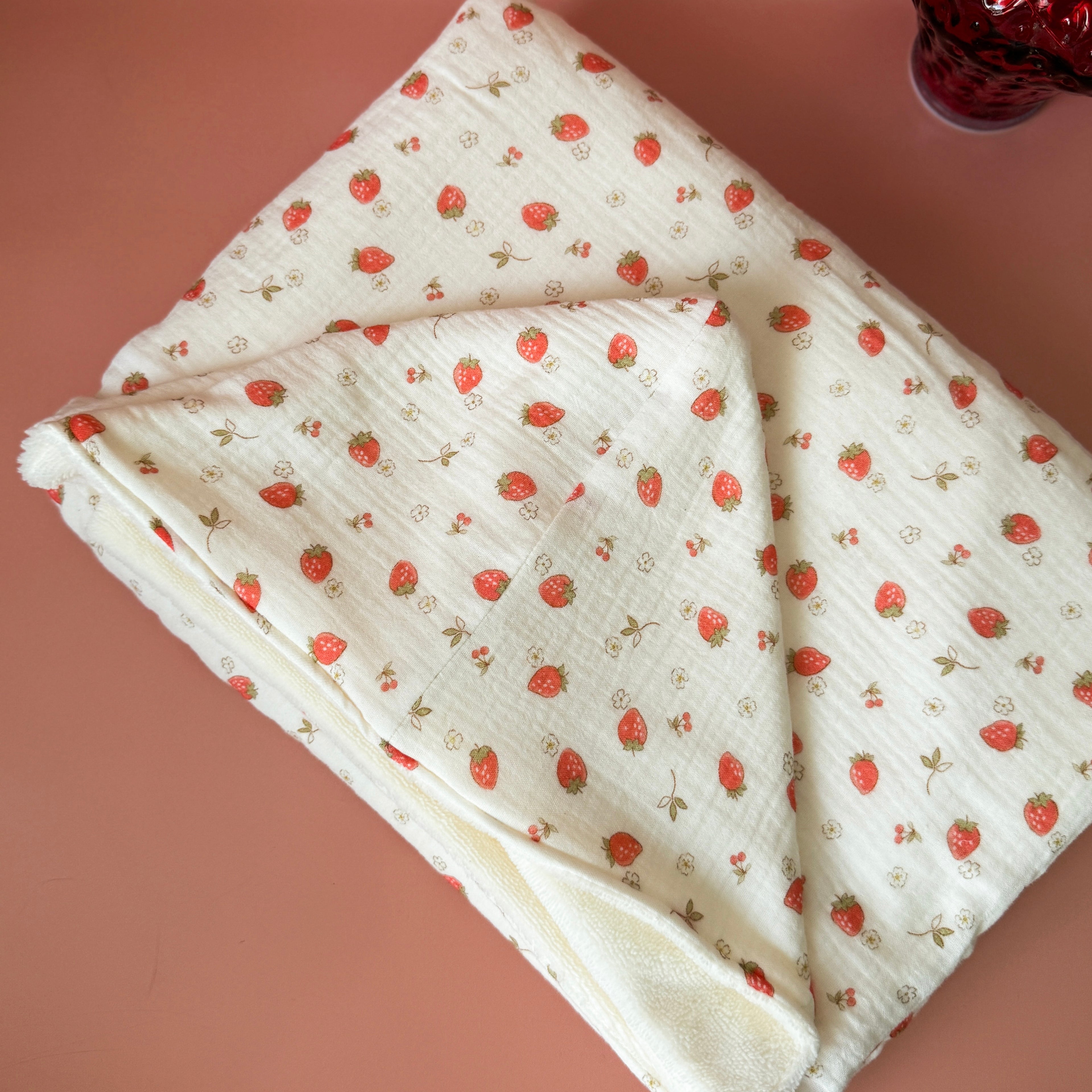 Ma grande cape de bain XXL personnalisée - Motif Fraises Cerises