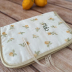 protège carnet de santé universel motif citron en gaze de coton personnalisable au prénom de votre enfant - made in France