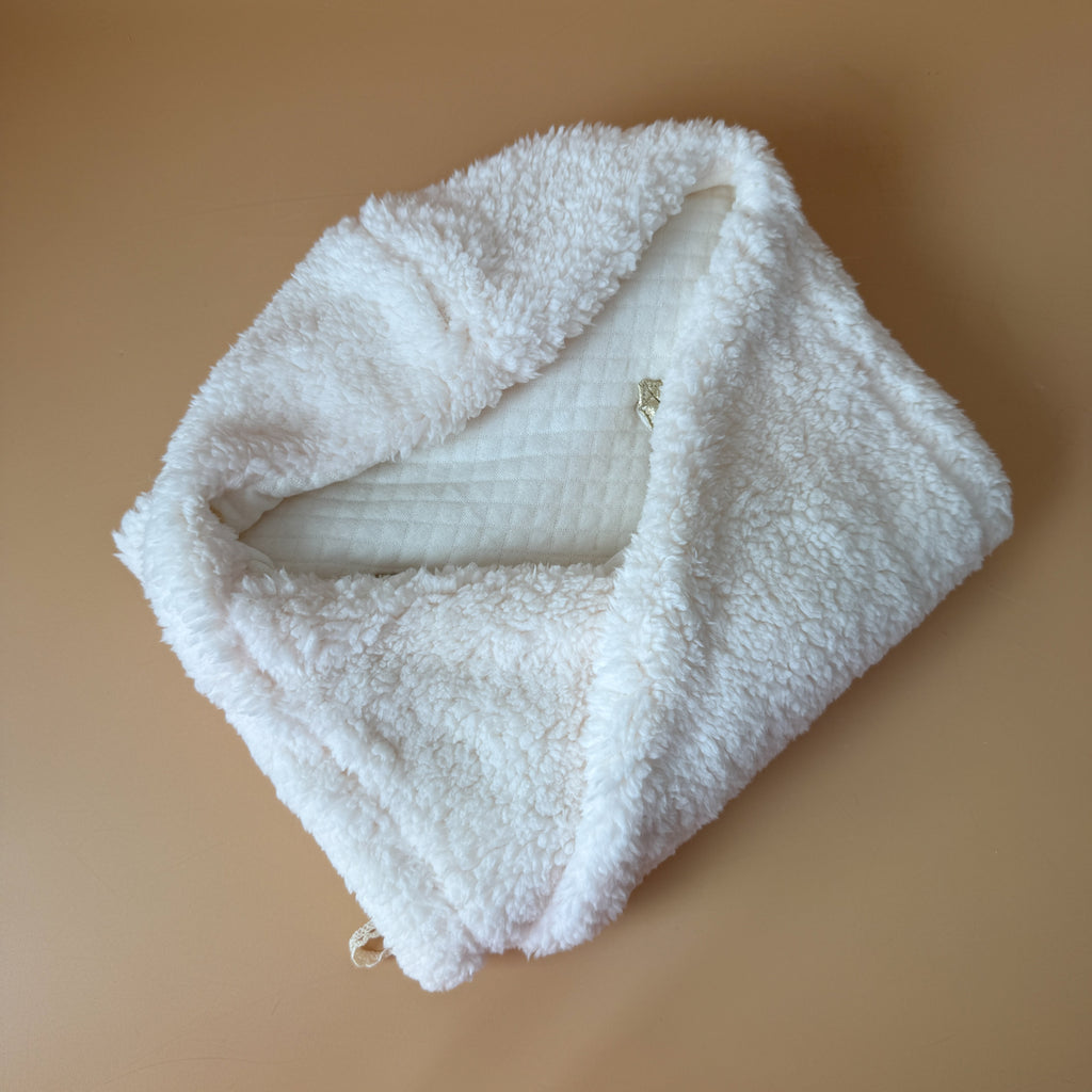 Chancelière pour siege auto bébé en gaze de coton matelassée et fausse fourrure sherpa