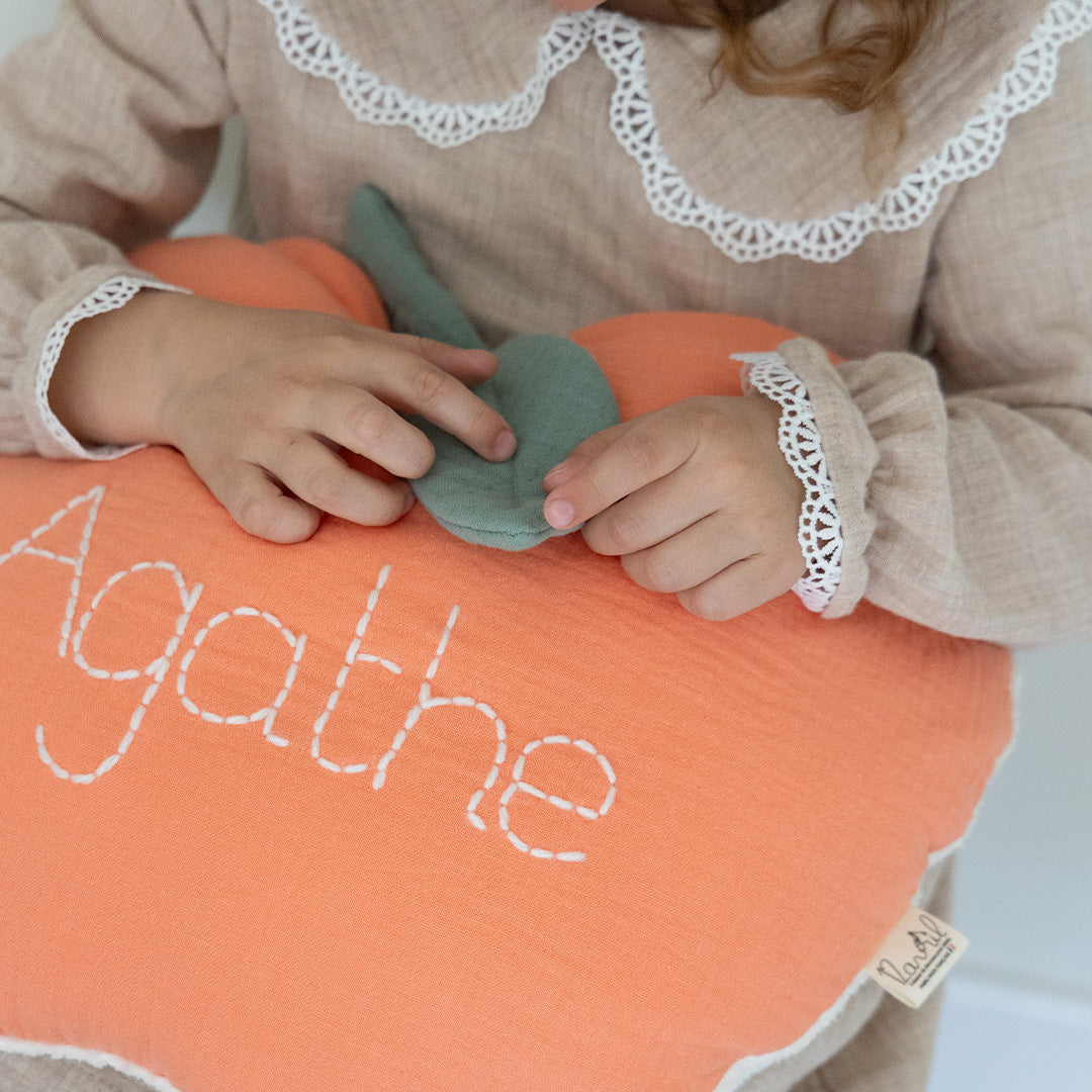 Coussin décoratif abricot en gaze de coton et sherpa de coton - Made in France