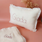 Coussin gaze de coton dentelée + dos en sherpa personnalisé