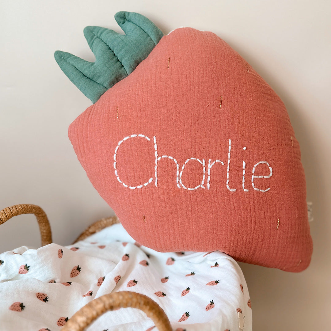 Coussin décoratif Fraise en gaze de coton et sherpa de coton