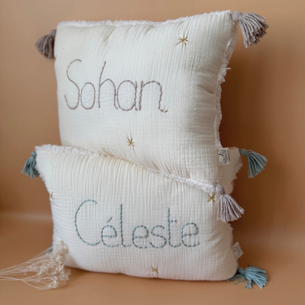 Coussin personnalisé - coloris de pompons au choix