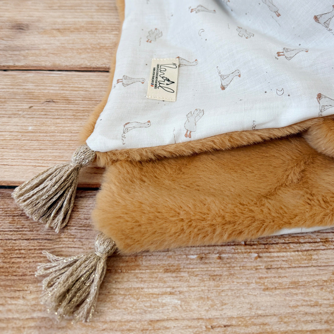 Couverture Chaude Fourrure biscuit - Motif Ma petite oie