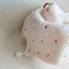 Couverture chaude bébé d’hiver - fausse fourrure sherpa écrue et gaze de coton brodée petits coeurs rose magenta