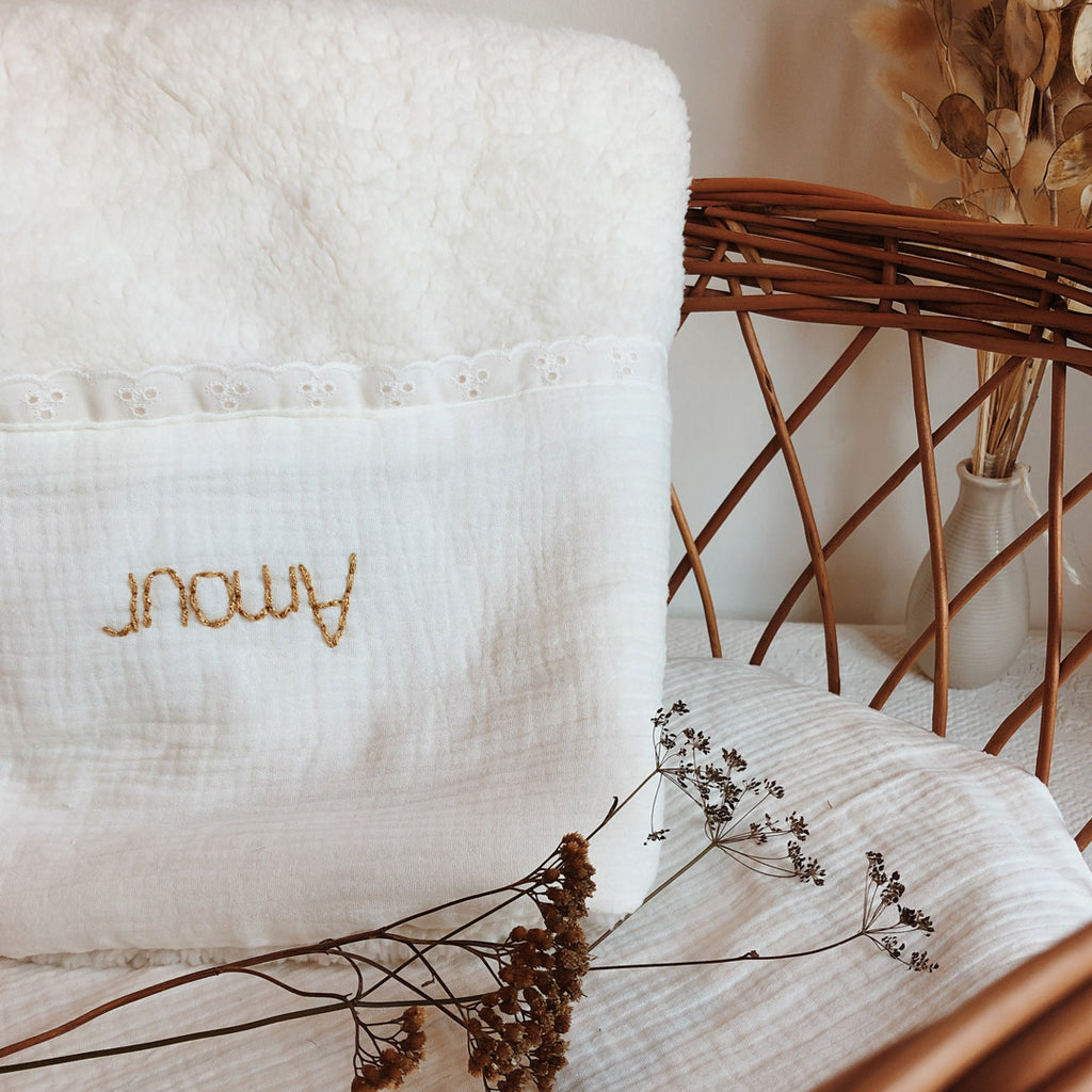 Ma première couverture spéciale bébé d’hiver - double fourrure et gaze de coton, brodée à la main