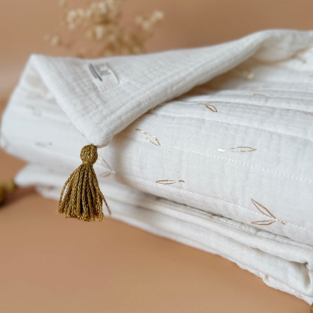 Couverture d’été en gaze 100% coton matelassé ♡ - Motif feuilles dorées