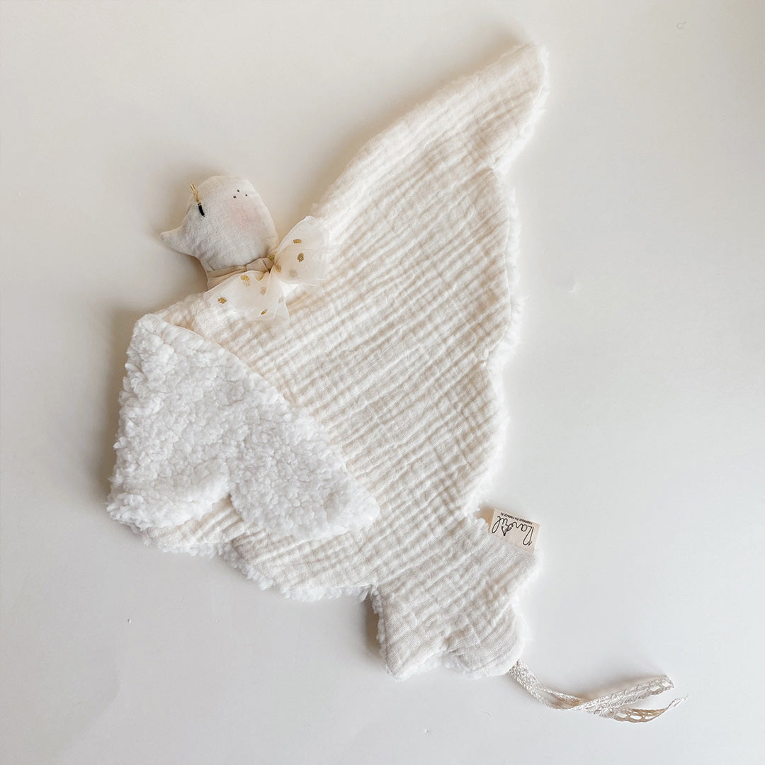 Doudou Mme Colombe - Fausse fourrure et double gaze de coton brodé à la main