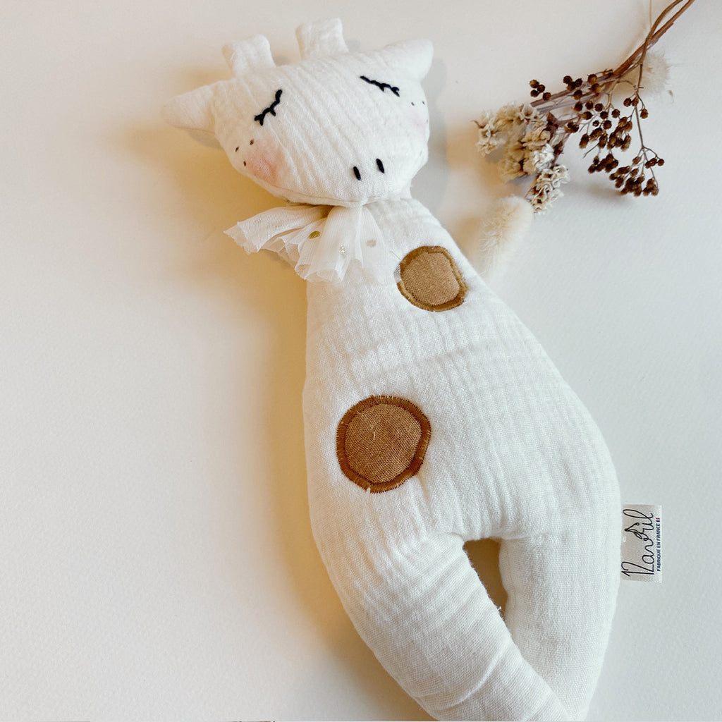 Doudou Mme Girafe Écrue - Double gaze de coton brodé à la main