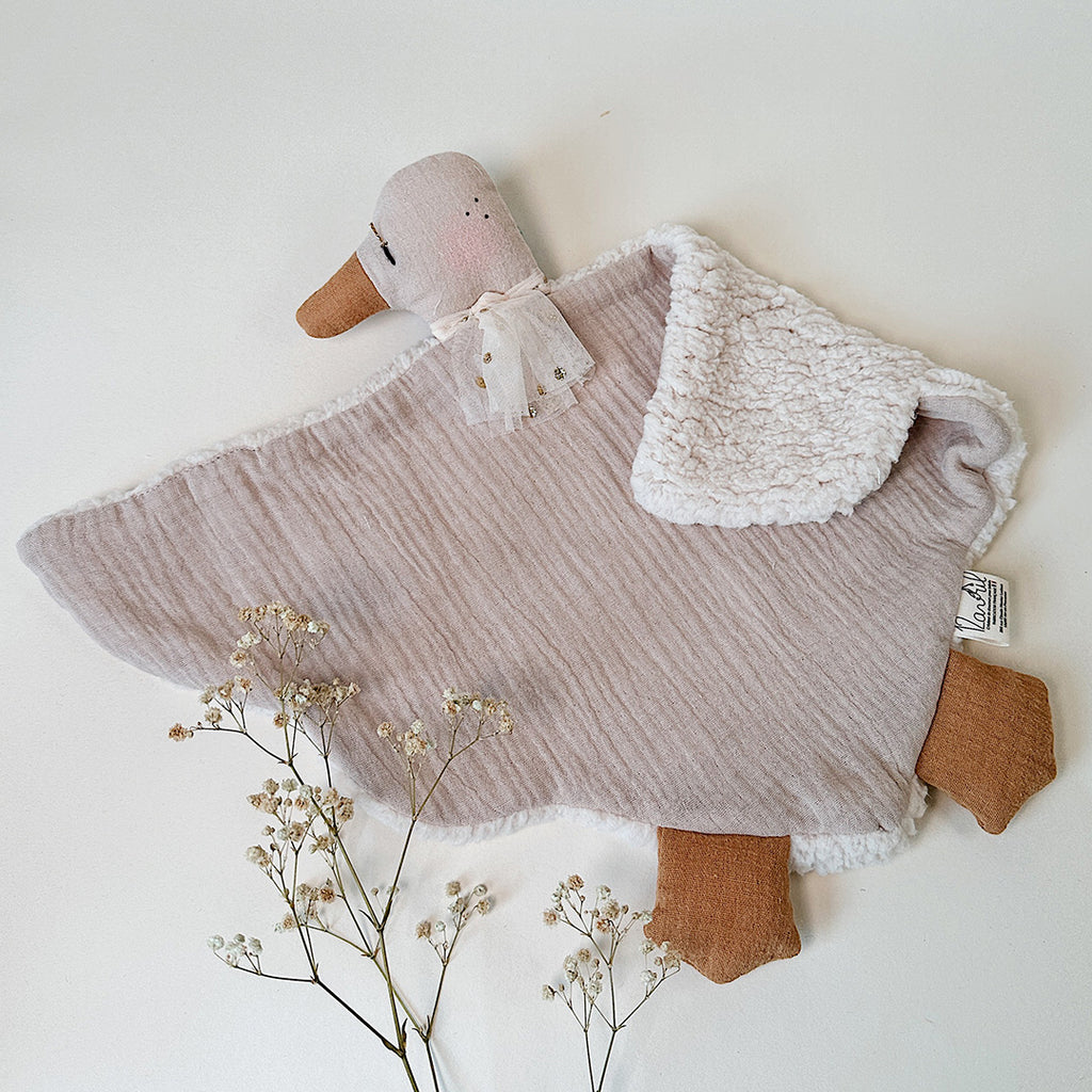 doudou oie coloris lin en gaze de coton et sherpa beige