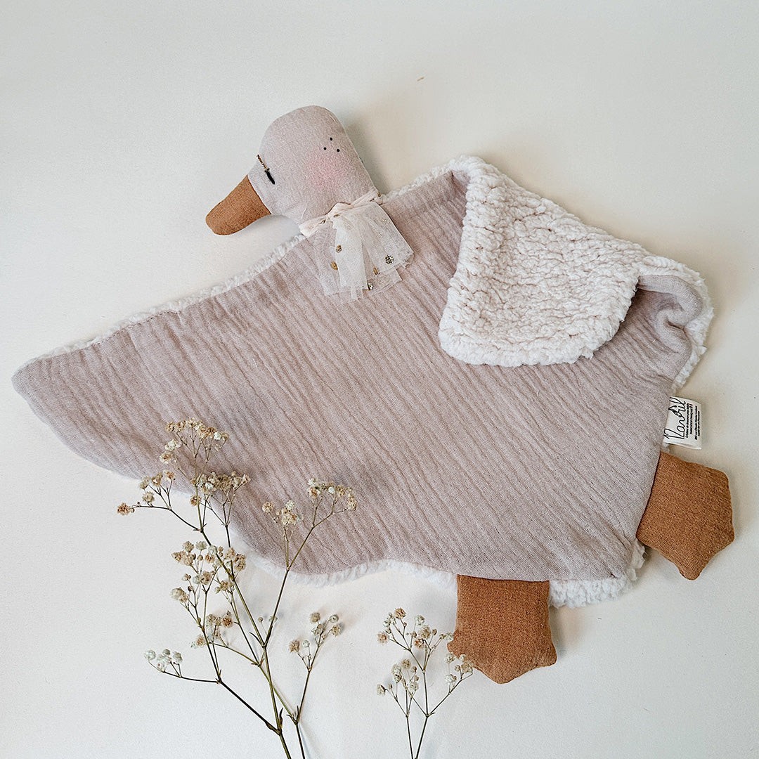 doudou oie coloris lin en gaze de coton et sherpa beige