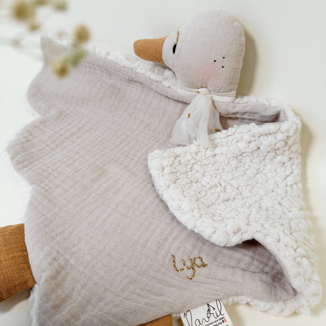 doudou oie coloris lin en gaze de coton et sherpa beige