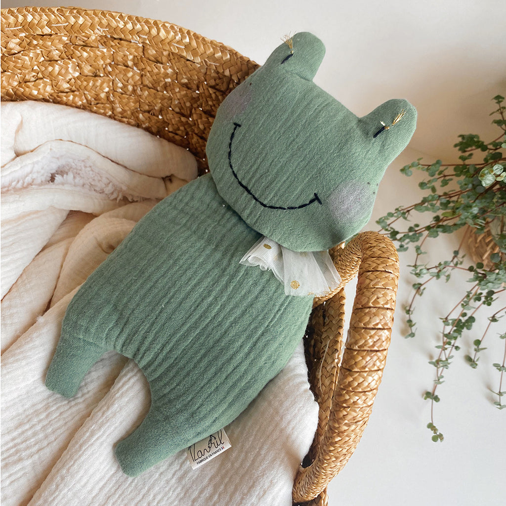 Doudou Grenouille Mme Rainette Vert Amande - Double gaze de coton brodé à la main