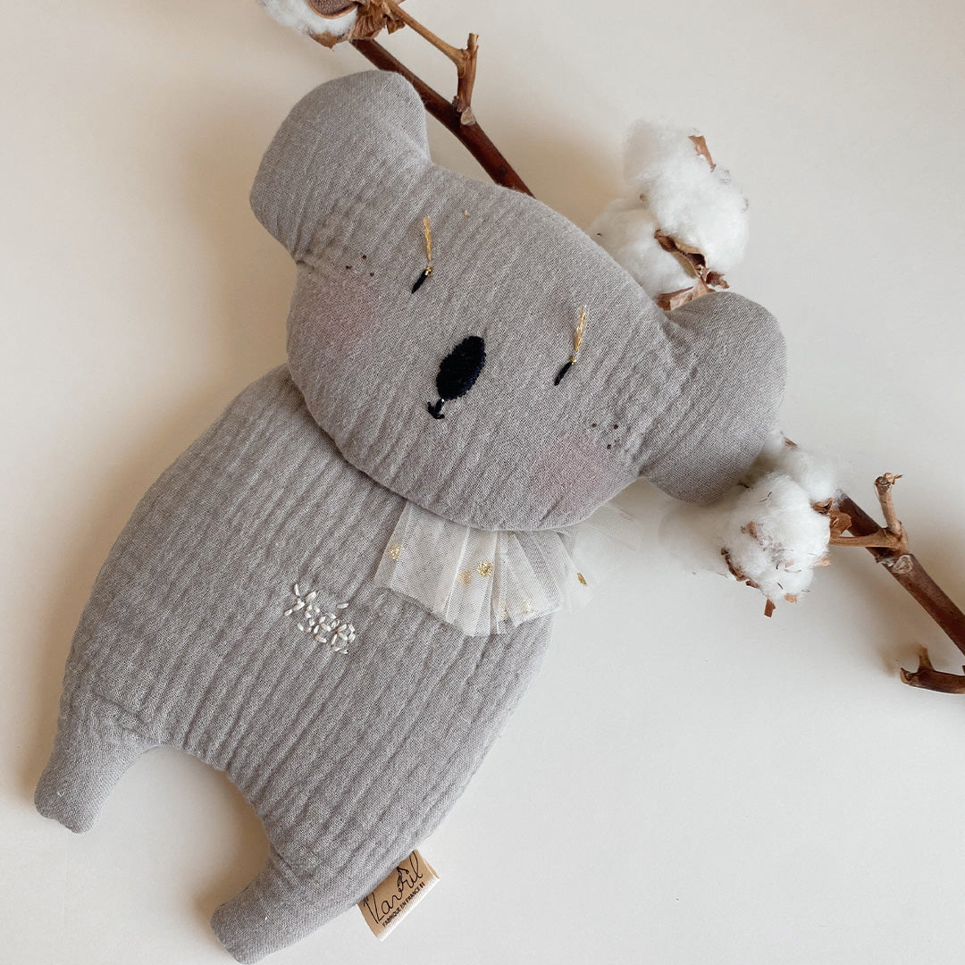 Doudou Mr Koala Gris Taupe - Triple gaze de coton brodé à la main
