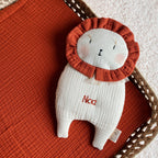 Doudou Mr Lion Terracotta et Écru - Triple gaze de coton brodé à la main