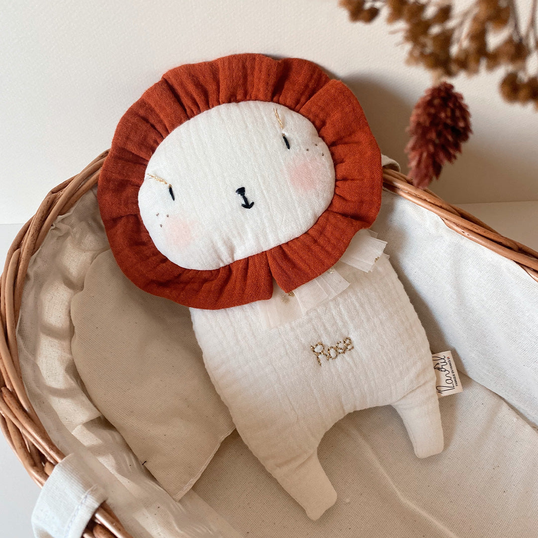 Doudou Mr Lion Terracotta et Écru - Triple gaze de coton brodé à la main