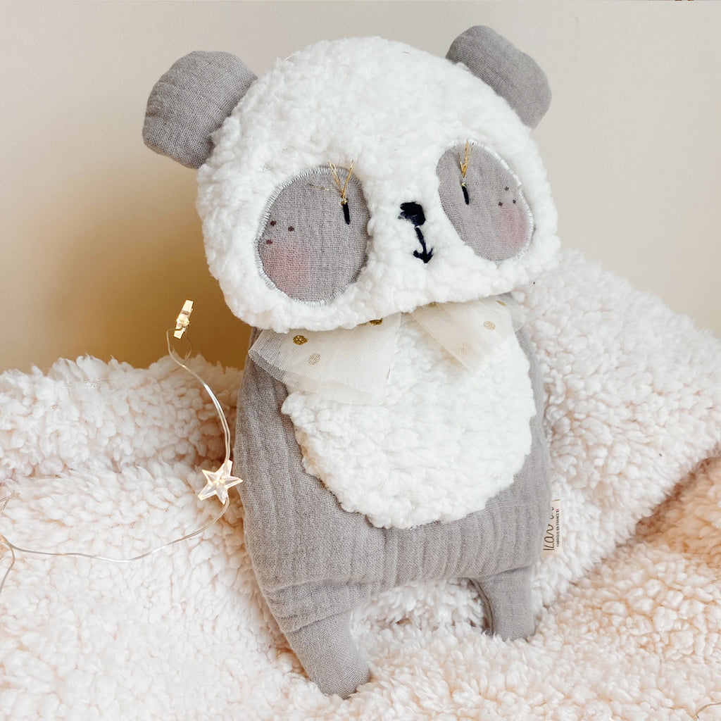 Doudou Mr Panda - Fausse fourrure et triple gaze de coton brodé à la main