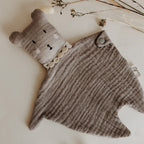 doudou-attache-tétine-personnalible-en-lange-de-coton-grège