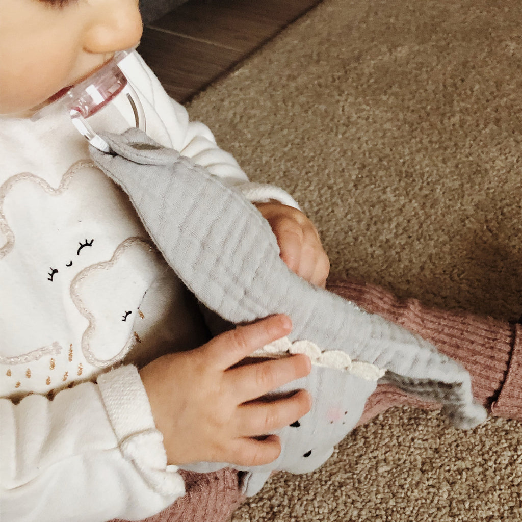 doudou attache tétine personnalisable prénom brodé e gaze de coton