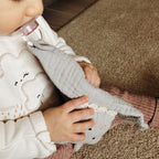 doudou attache tétine personnalisable prénom brodé e gaze de coton