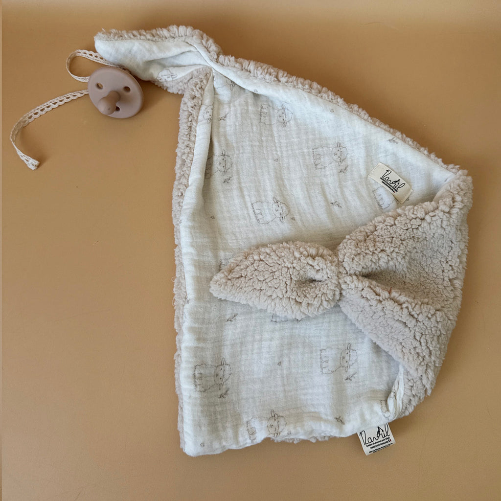 Doudou Lange Sherpa beige - Motif Petits Moutons