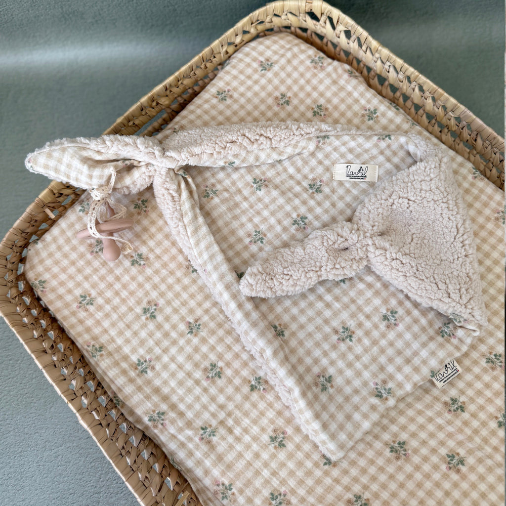 Doudou Lange Sherpa beige - Motif Carreaux fleuris