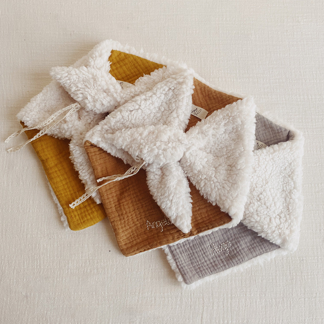 Doudou Lange Charly - Fausse fourrure et triple gaze de coton