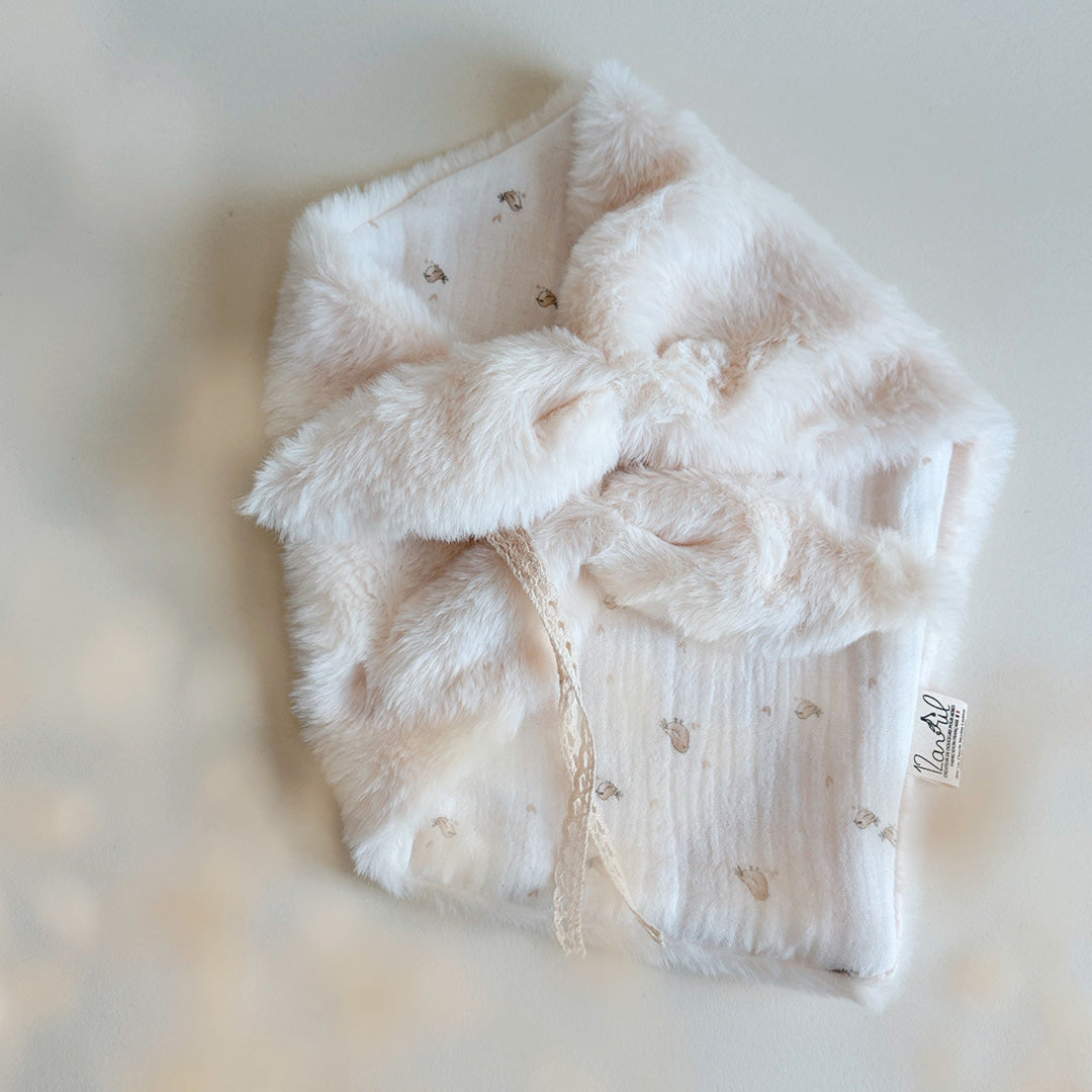 Doudou Lange motif rossignols. Fausse fourrure sherpa et double gaze de coton biologique hypoallergénique.