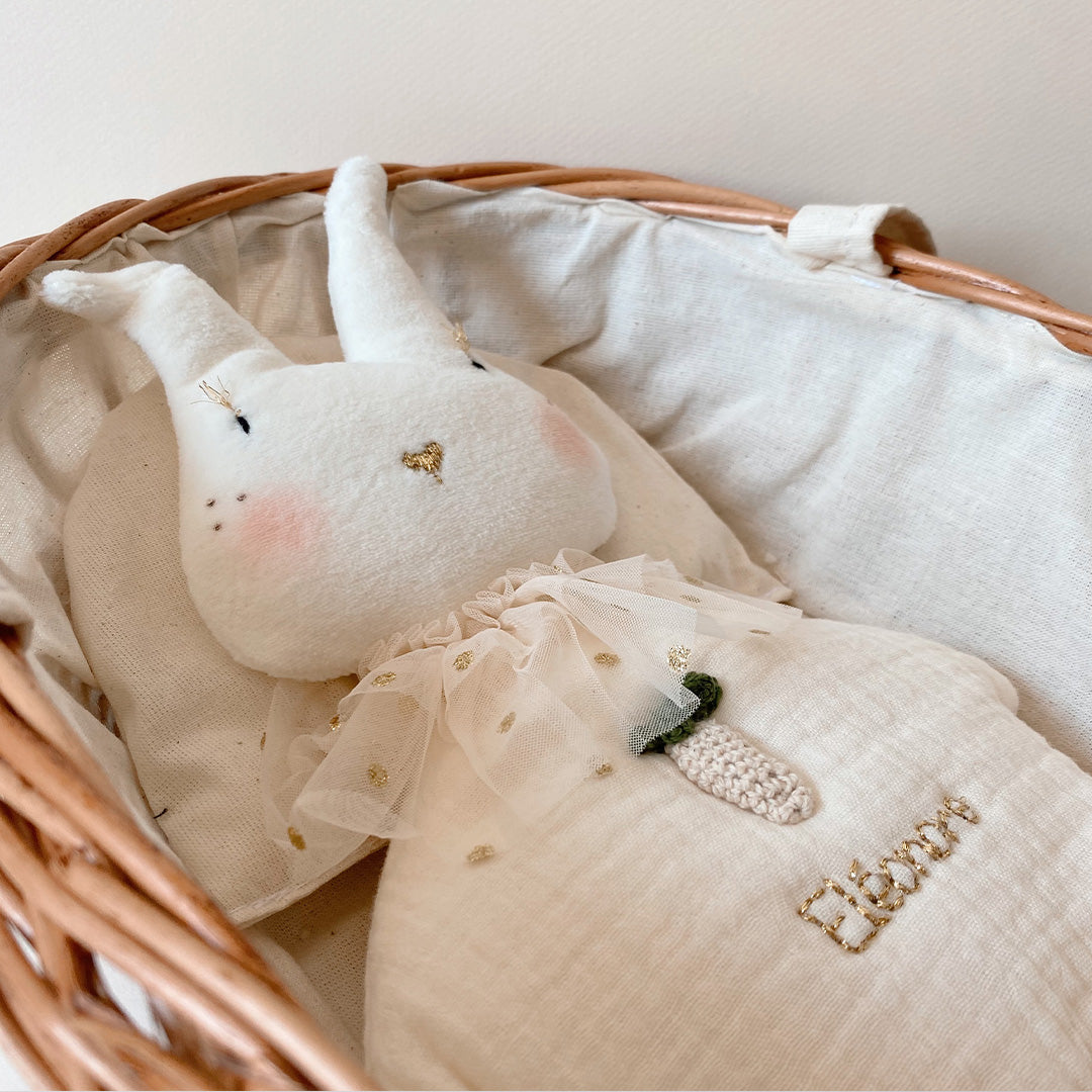 Doudou Mr Lapin Croq'Carotte - Triple gaze de coton brodé à la main