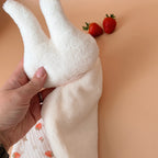 Doudou lange lapin - Micro éponge écrue et motif fraises cerises