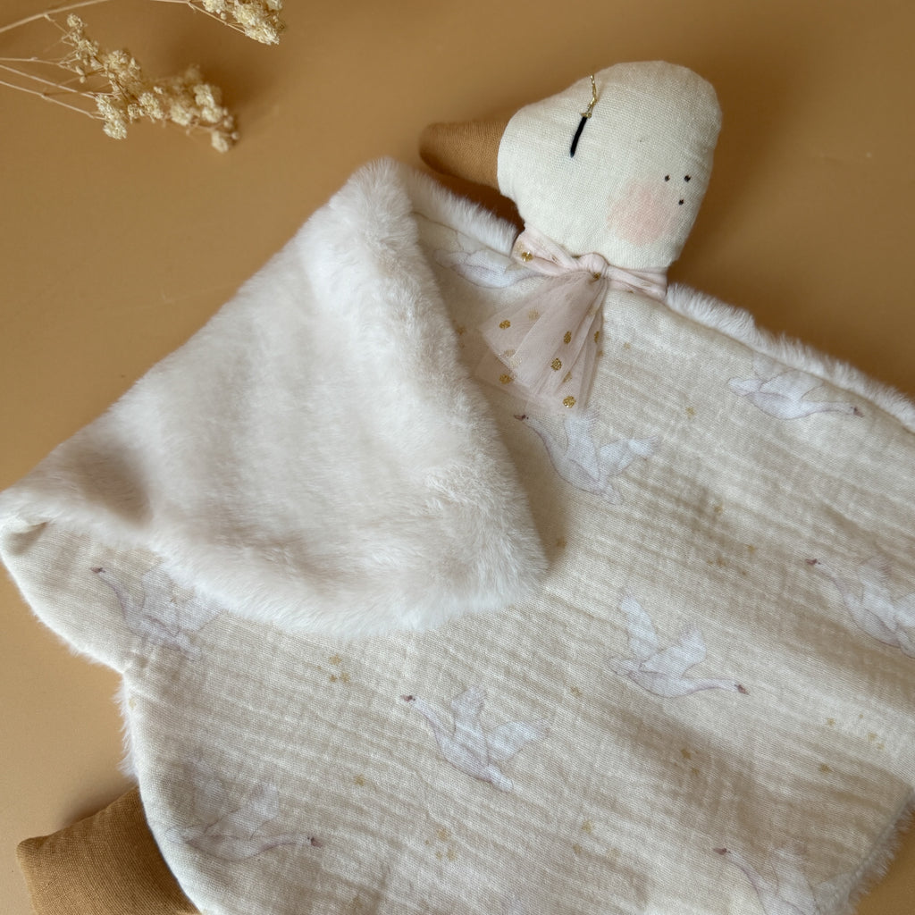 Doudou Mme Oie Écrue - Fourrure extra douce - Motif Oies Blanches